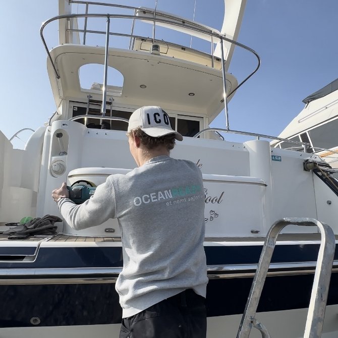 Få en pris på polering af båd