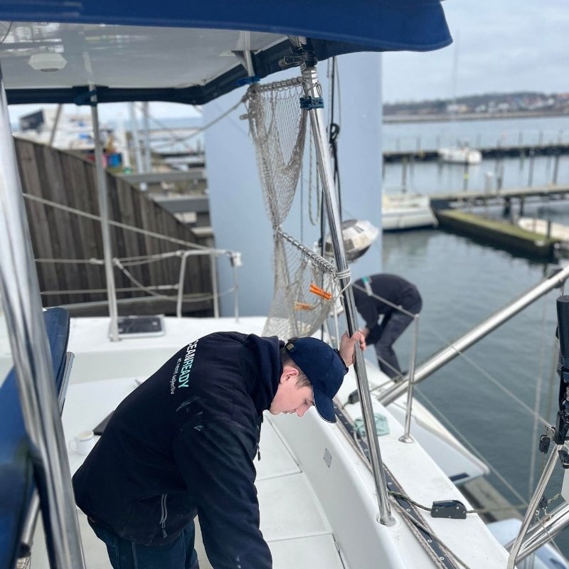 Vi vasker din båd hele sommeren